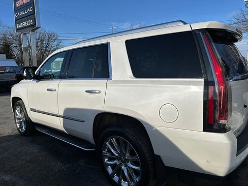 Used 2019 Cadillac Escalade Luxury image 2