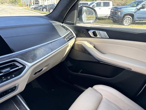Used 2021 BMW X7 xDrive40i w/ Premium Package image 25
