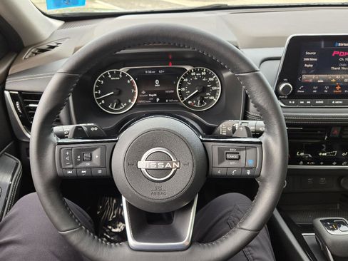 Used 2022 Nissan Rogue SV w/ SV Premium Package image 24