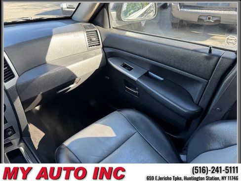 Used 2010 Jeep Grand Cherokee Laredo image 13