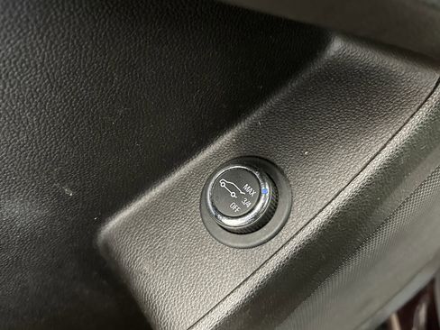 Used 2020 Chevrolet Traverse LT image 10