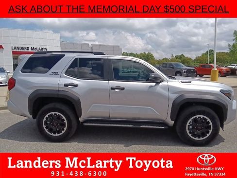 Used 2025 Toyota 4Runner TRD Off-Road Premium AWD/4WD image 2