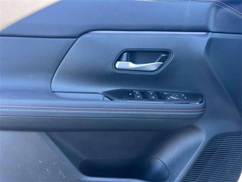 Used 2025 Nissan Kicks SR image 16