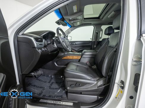 Used 2019 Chevrolet Suburban Premier AWD/4WD image 11