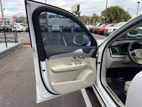 Used 2022 Volvo XC90 T5 Momentum image 25