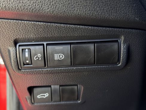Used 2024 Toyota Corolla Cross XLE w/ Convenience Package AWD/4WD image 23
