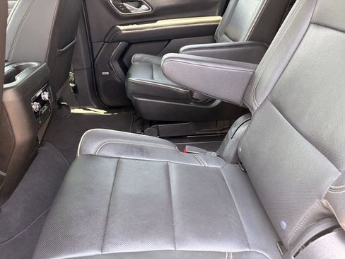 Used 2023 GMC Yukon XL SLT AWD/4WD image 16
