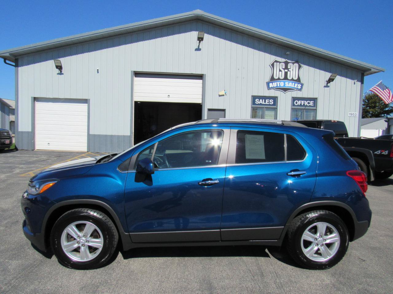 Used 2019 Chevrolet Trax LT w/ LT Convenience Package FWD image 3