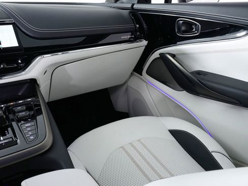 Used 2025 Aston Martin DBX 707 image 29