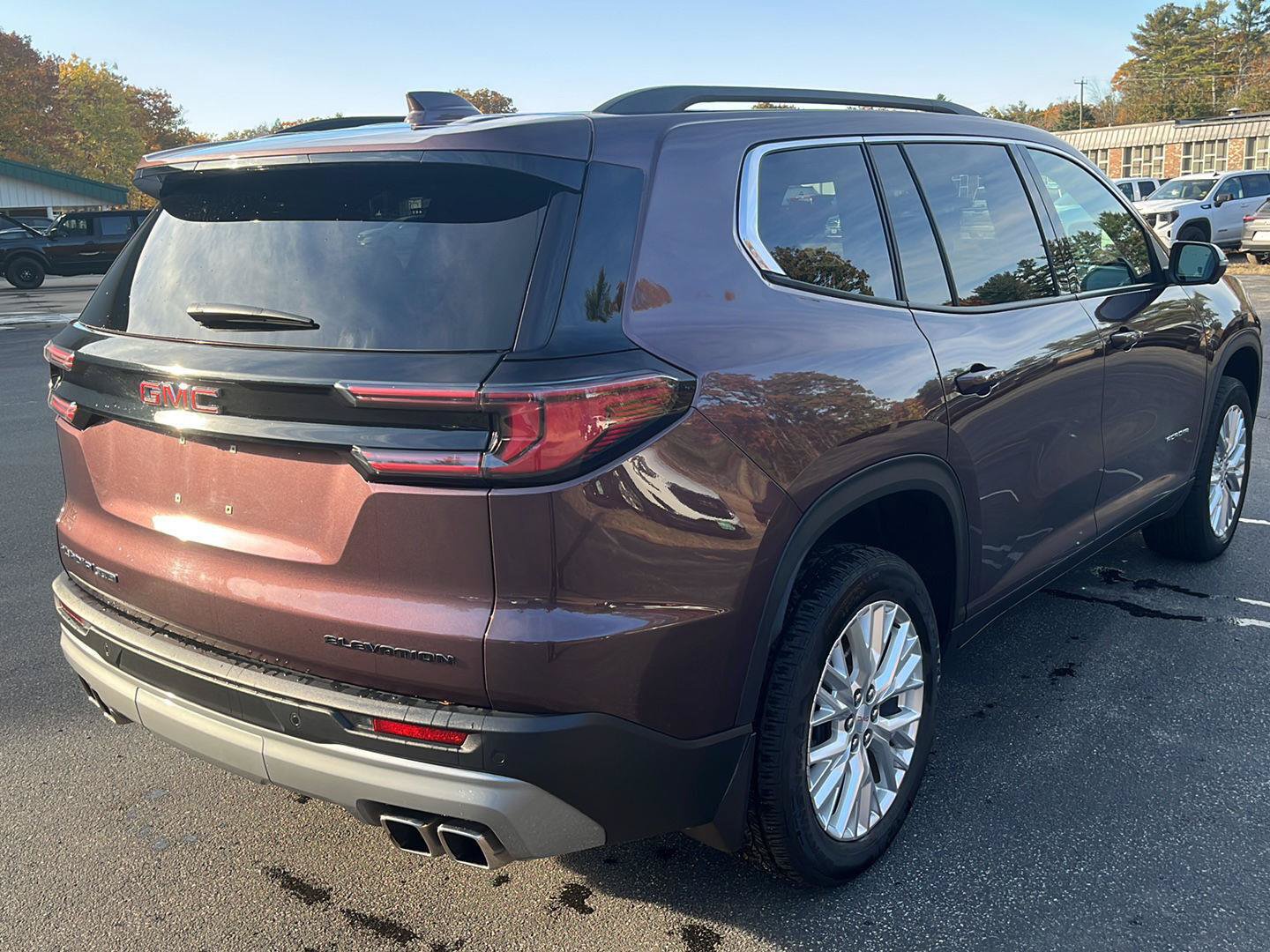 Used 2024 GMC Acadia Elevation w/ Luxury Package AWD/4WD image 5