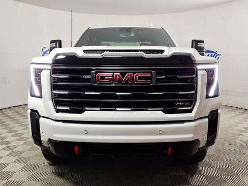 Used 2025 GMC Sierra 2500 AT4 AWD/4WD image 3