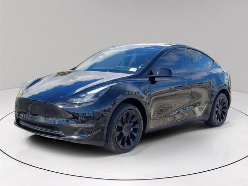 Used 2024 Tesla Model Y Long Range image 3