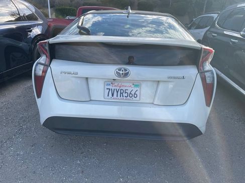 Used 2017 Toyota Prius Two w/ Carpet Mat Package FWD image 6