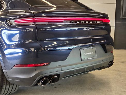 New 2026 Porsche Cayenne Base image 8