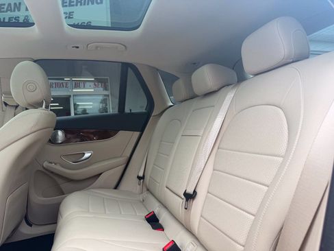 Used 2019 Mercedes-Benz GLC 300 4MATIC image 23