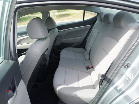 Used 2019 Hyundai Elantra SE FWD image 25