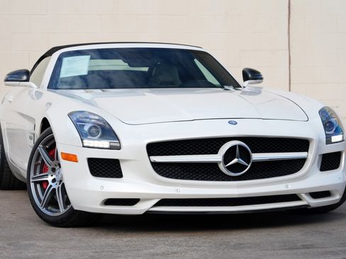 Used 2012 Mercedes-Benz SLS AMG Roadster image 4