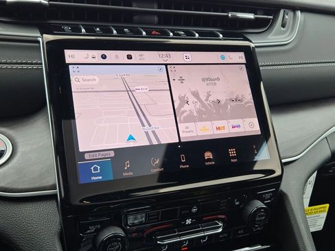 New 2025 Jeep Grand Cherokee Limited w/ Black Appearance Package image 30