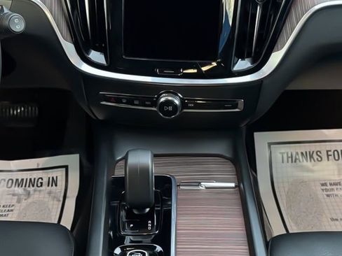 Used 2025 Volvo V60 B5 Cross Country Plus image 17