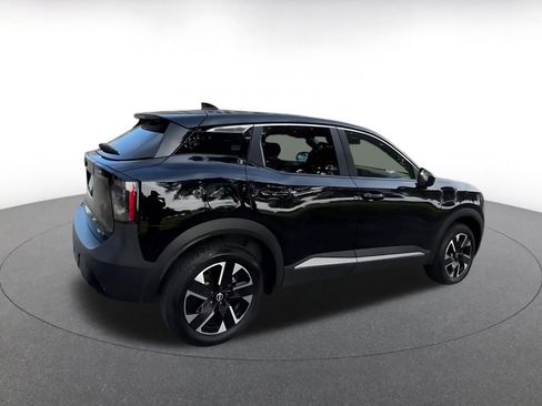 Used 2025 Nissan Kicks SV image 15