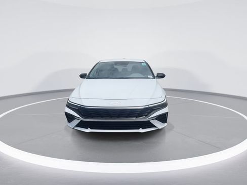 Certified 2025 Hyundai Elantra SEL FWD image 3