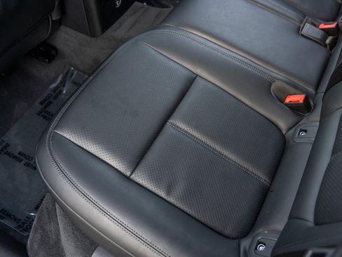 Certified 2025 Porsche Macan image 36