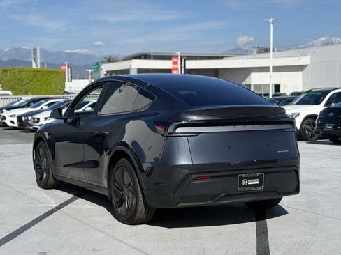 Used 2026 Tesla Model Y Long Range image 8