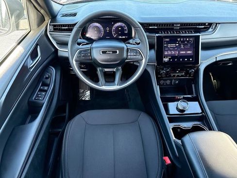 Used 2024 Jeep Grand Cherokee Laredo w/ Luxury Tech Group I RWD image 21