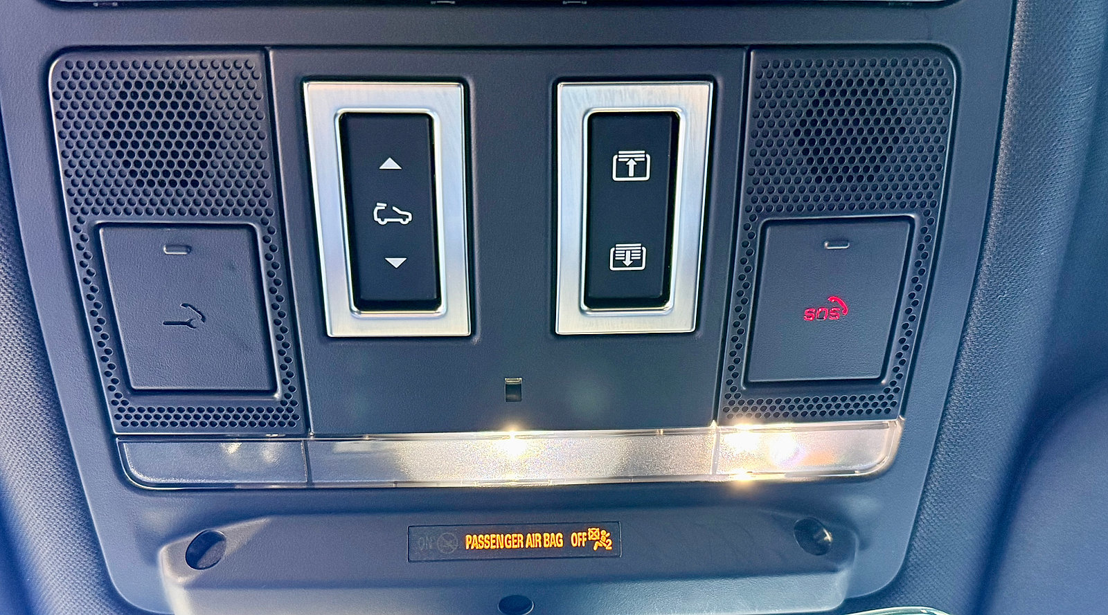 Used 2025 Land Rover Defender 110 S AWD/4WD image 29