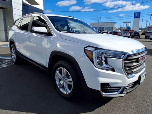 Certified 2023 GMC Terrain SLE w/ Driver Convenience Package image 8