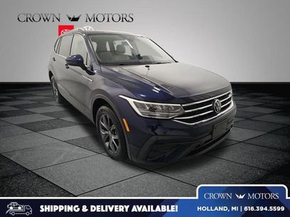 Used 2022 Volkswagen Tiguan SE w/ Panoramic Sunroof Package