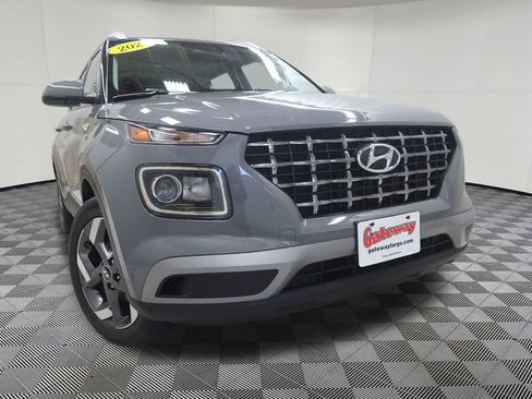 Used 2023 Hyundai Venue SEL w/ Cargo Package FWD image 2