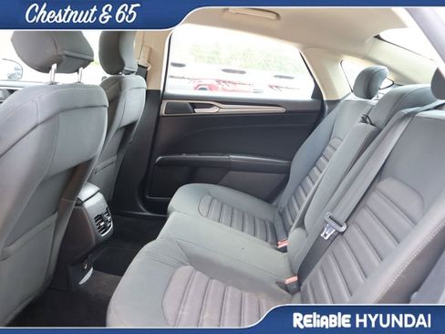 Used 2018 Ford Fusion SE w/ Fusion SE Technology Package FWD image 17