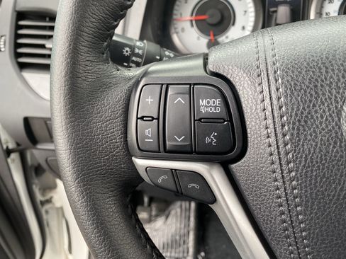 Used 2020 Toyota Sienna SE w/ Nightshade Edition FWD image 28