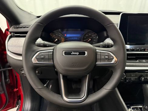 Used 2025 Jeep Compass Latitude AWD/4WD image 12