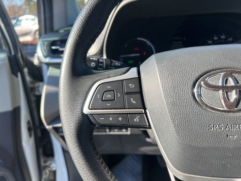 Used 2024 Toyota Sienna XLE image 21