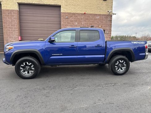 Used 2022 Toyota Tacoma TRD Off-Road image 32
