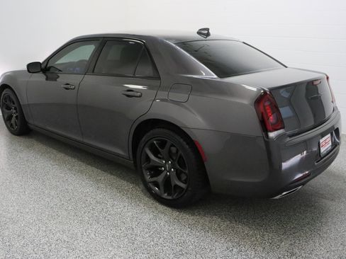 Used 2023 Chrysler 300 Touring w/ Sport Appearance Package RWD image 9