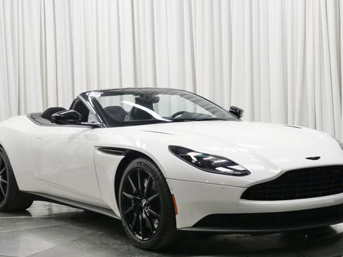Used 2019 Aston Martin DB11 Volante image 3