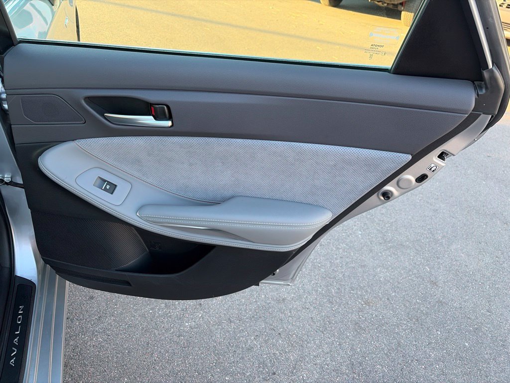 Used 2019 Toyota Avalon XSE w/ Carpet Mat Package FWD image 15