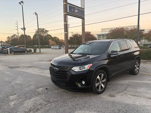 Used 2020 Chevrolet Traverse LT w/ LT Premium Package image 1