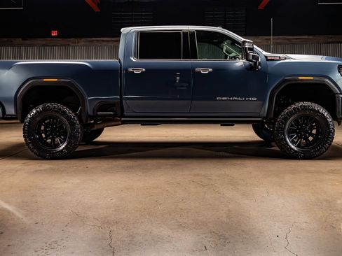 Used 2025 GMC Sierra 2500 Denali w/ Denali Reserve Package image 11