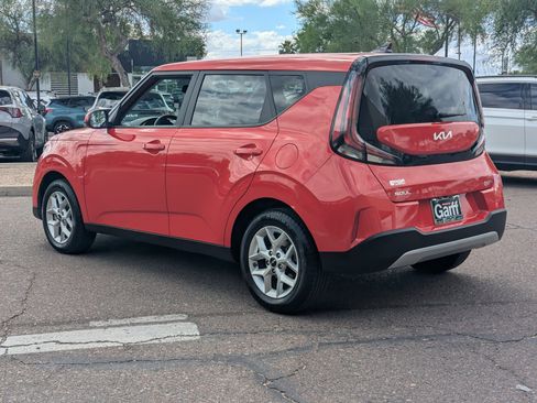 Certified 2025 Kia Soul LX w/ LX Technology Package FWD image 4