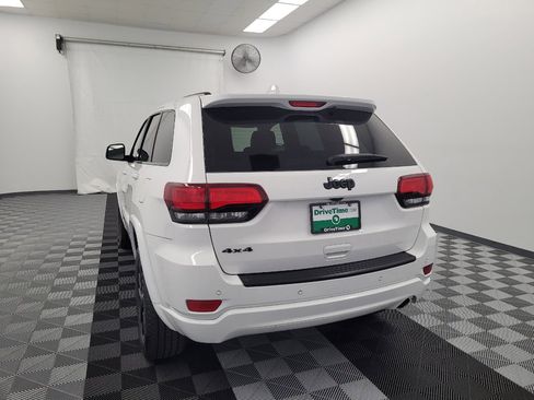 Used 2022 Jeep Grand Cherokee Laredo X AWD/4WD image 6