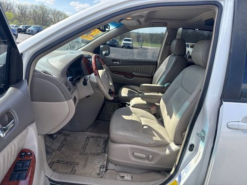 Used 2004 Toyota Sienna XLE image 9
