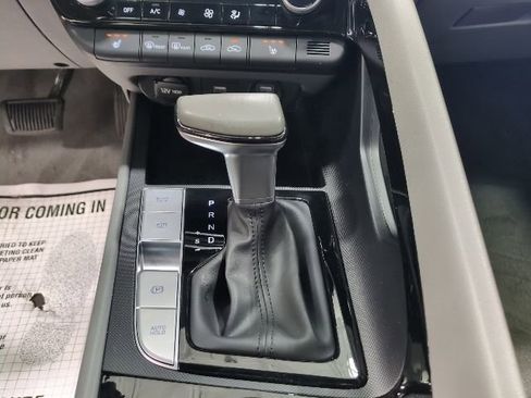 Used 2023 Hyundai Elantra SEL w/ Convenience Package FWD image 17