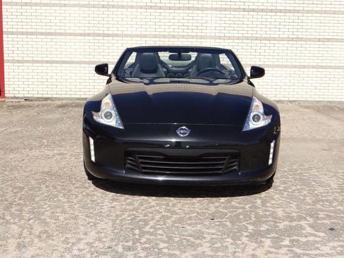 Used 2014 Nissan 370Z Touring w/ Sport Package RWD image 2