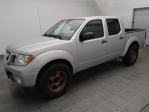 Used 2019 Nissan Frontier SV RWD image 2