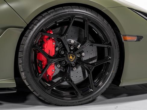 Used 2025 Lamborghini Revuelto image 46