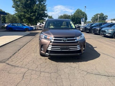 Used 2017 Toyota Highlander XLE AWD/4WD image 26
